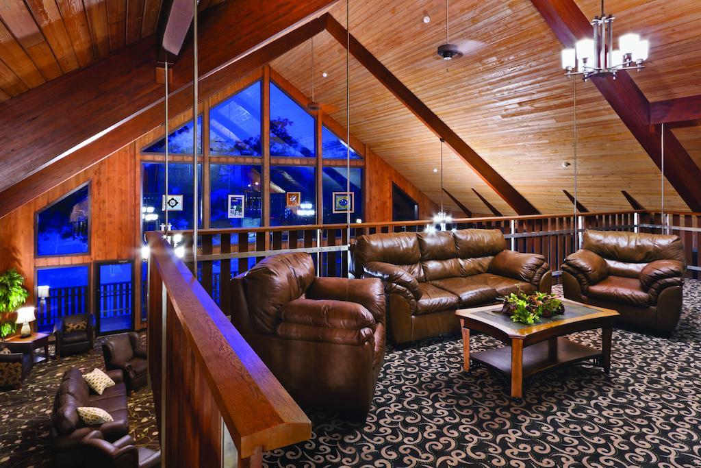 Burr Oak Lodge And Conference Center Glouster Εξωτερικό φωτογραφία