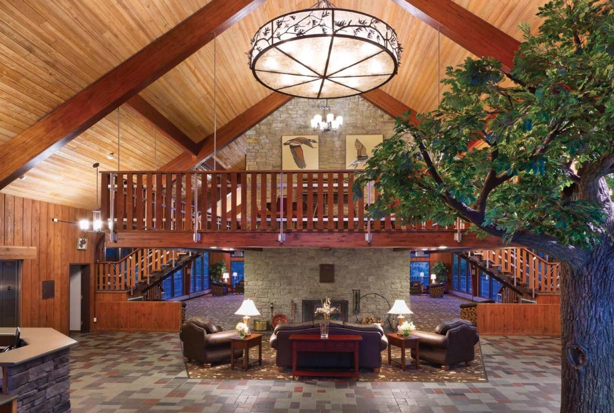 Burr Oak Lodge And Conference Center Glouster Εξωτερικό φωτογραφία