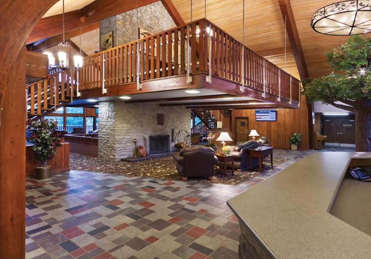 Burr Oak Lodge And Conference Center Glouster Εξωτερικό φωτογραφία